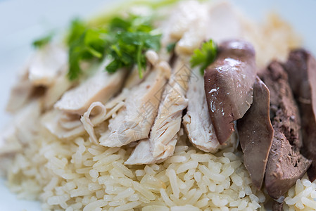 在街边食物中用鸡汤蒸饭的稻米文化蒸汽市场早餐街道蔬菜烹饪餐厅饮食午餐图片