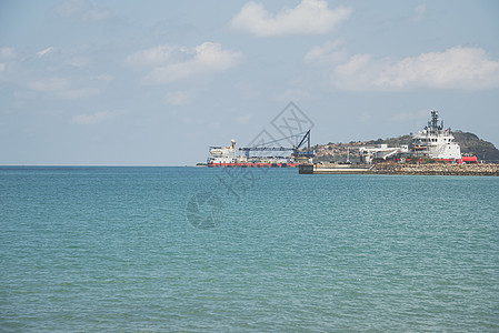 海滩和海洋景观 珊瑚礁岩石海滩热带地平线旅行蓝色海岸线支撑船运天空美丽出口图片