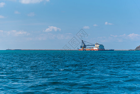 海滩和海洋景观 珊瑚礁岩石海滩地平线后勤港口支撑沿海海岸船运海景阳光美丽图片