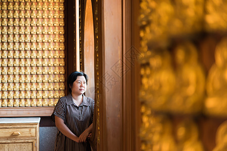 的妇女在波罗姆拉查康沙社论大乘雕像地标女性傀儡神经旅行行程雕塑图片