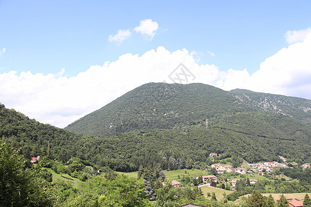 村庄场地旅游风景地标山麓森林农村农业国家天空图片