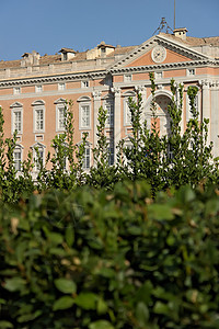 271020118 皇家P的主要外部外墙柱子大理石皇宫首都历史性历史城堡花园建筑学绿色背景图片