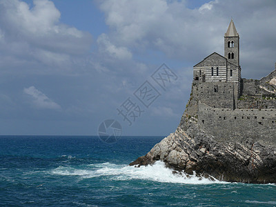 Portovenere的San PIetro教堂 建筑在一块俯视的岩石上大理石大地建筑学蓝色石头图片