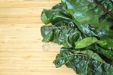 不做饭的新鲜红纸条树叶食物多叶健康农业饮食甜菜彩虹绿色植物图片