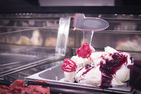 金属容器内亚铁山冰淇淋 以保持寒冷巧克力甜点客厅产品食物牛奶味道奶油美食香草图片