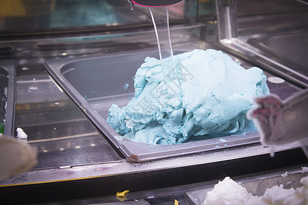 金属容器内亚铁山冰淇淋 以保持寒冷开心果薄片奶制品甜点客厅奶油美食牛奶香草饮食图片