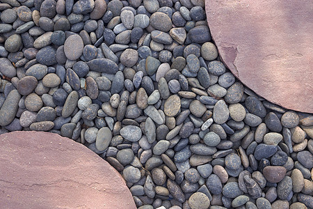 一堆鹅卵石小路材料地面石头途径花园圆形卵石图片