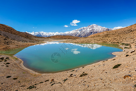 喜马拉雅山的Dhankar湖反射旅行山脉首脑高山蓝色旅游天空风景湖泊图片