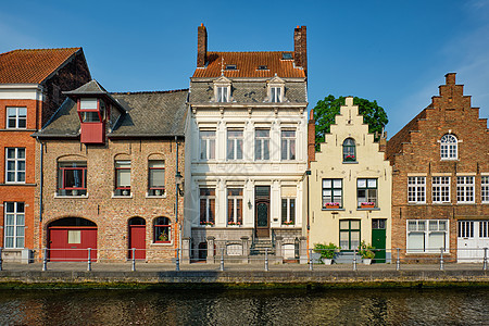 Brugge运河和老旧房屋 比利时布鲁日旅游建筑学建筑联盟历史性细节景观风景地标天空图片