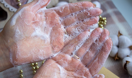 柔软的手 被拉扯的女人的手 洗衣服的洗涤剂成人身体气泡孩子清洁消毒手指发泡清洁度皮肤图片