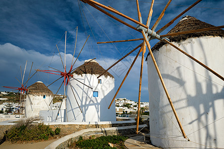 米科诺斯岛日出时的传统希腊风车 希腊Cyclades地标建筑目的地天空粉饰旅游假期蓝色旅行岛屿图片
