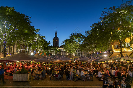 2019年6月28日的HAGUE市中心餐厅酒吧 在蓝色时刻挤满饮食的人街道褶皱自行车天空摩天大楼友谊天际旅游建筑学郊游图片