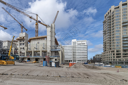 中午在海牙 NLD 的 Turfmarkt 街景观 这条街正在建设中 正在建造新的建筑物 会议和音乐会大楼 2019 年 2 月图片