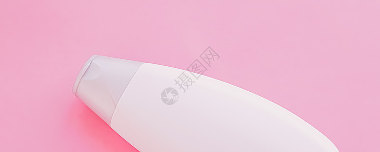 粉红色背景 美容产品和身体护理化妆品上的白标签洗发波瓶或淋浴胶乳液奢华沐浴露管子卫生消毒剂液体头发洗剂凝胶图片