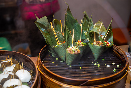 Cone形中国菜的叶子美食文化食谱庆典食物甜点竹叶节日蒸汽锥体图片
