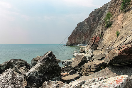 环绕着宁凉的海面 环绕着岛上的落基海岸图片