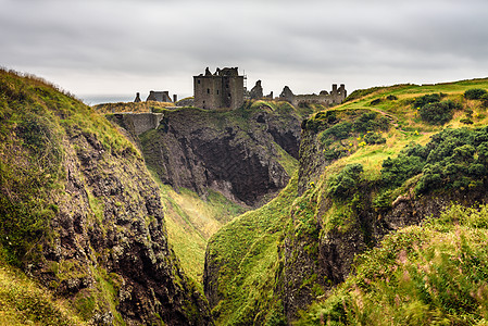 苏格兰邓诺塔尔城堡悬崖风暴废墟风景峡谷多云堡垒地标岩石吸引力图片