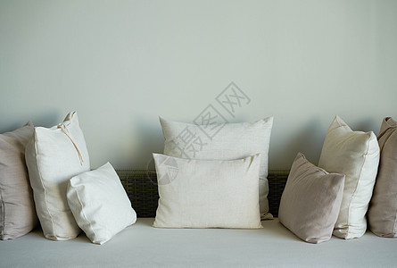 沙发上的枕头风格椅子长椅灯光时间房间装饰卧室休息皮革图片