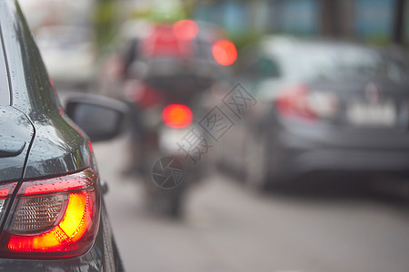 车尾灯或后背灯 交通街道对面反面跑车技术驾驶汽车反射插图抛光金属大灯运输图片