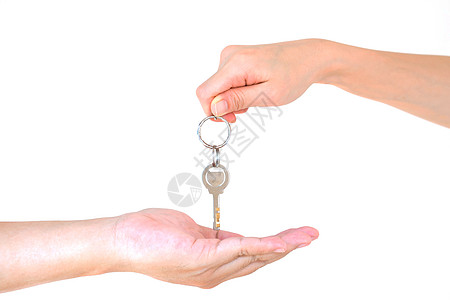 男人手拿着钥匙 然后交给另一个人是男性的手图片