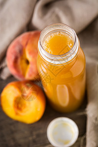 杯子里的桃汁玻璃饮食果汁液体食物水果白色营养早餐图片