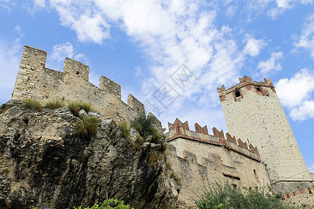 城堡反射蓝色建筑学假期全景纪念碑旅游场景石头堡垒图片