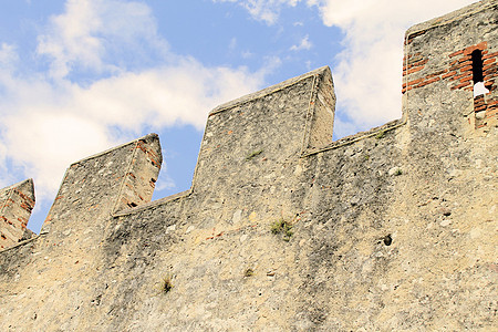 城堡教会游客旅行建筑晴天旅游石头大教堂宗教文化图片