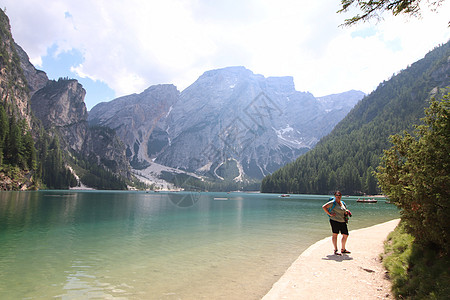 布赖人湖湖森林旅行远足旅游小屋顶峰高山公园中音假期图片