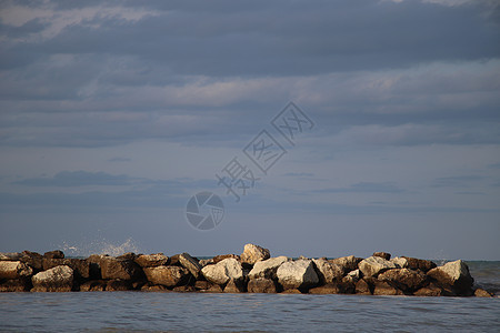 岩石石头海岸线蓝色海浪海景海岸悬崖旅行泡沫碰撞图片