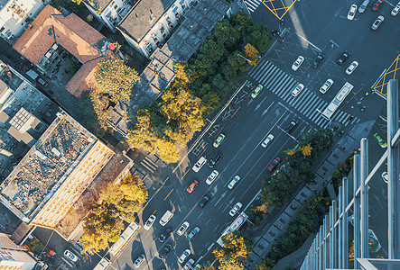 城市高速公路无人驾驶飞行器的交通图片