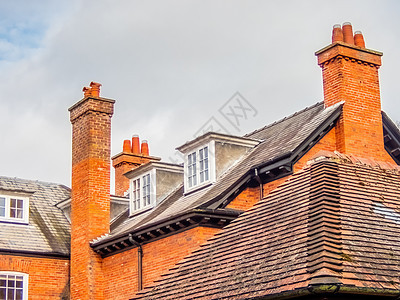 红色屋顶和有阁楼窗户的烟囱 英国伍德霍尔斯帕图片