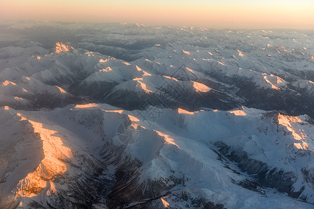 阿尔卑斯山空中冬季风景旅行峡谷全景边界空气高度日落地平线商业天线图片