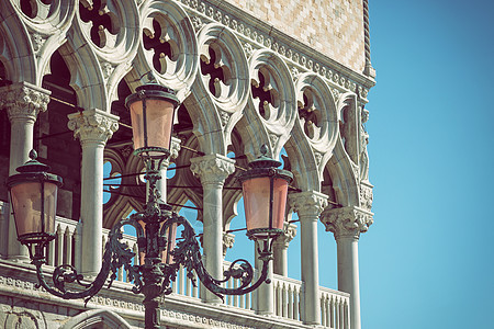 威尼斯的灯塔和柱子 横向图片