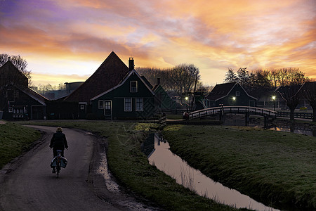 荷兰河岸荷兰人房屋日出图片