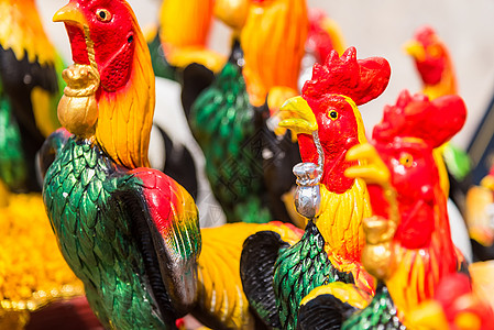 寺庙拜神的鸡雕像艺术波峰雕塑吸引力动物文化公园节日崇拜佛教徒图片
