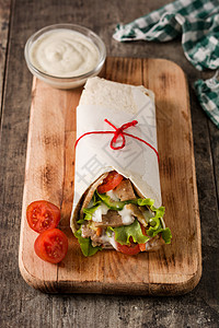 Doner kebab或沙司三明治蔬菜食物小吃沙拉香料酸奶捐赠者陀螺仪洋葱图片