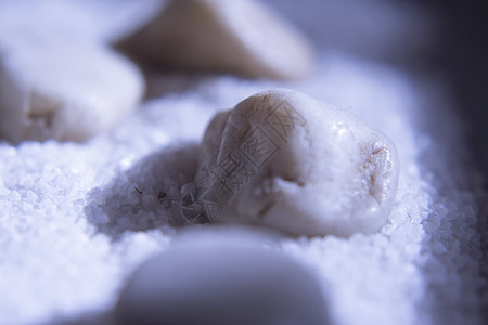 盐类中的天然宝石身体白色治疗芳香樱花按摩石头香气花瓣奢华图片