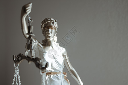 正义的女雕像象征黑色女性惩罚金属判决书律师法庭法官办公室司法图片