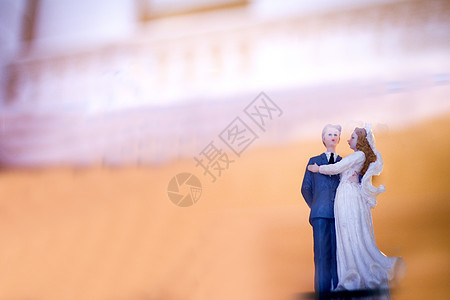 结婚蛋糕新娘和新郎的通用图样妻子装饰甜点礼帽白色概念塑像仪式男人夫妻图片