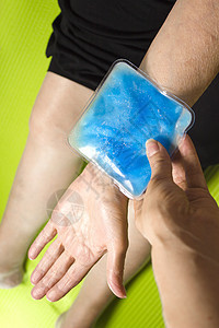 肌肉痛的冰包援助凝胶保健伤害手腕治疗女性白色痛苦疼痛图片