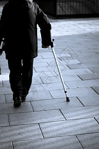 不明老人拐杖行走身份不明的人图片