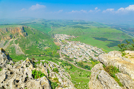 Arbel山 Nitay山和Wadi Hamam村岩石爬坡土地天空旅行农村踪迹新年圣地村庄图片