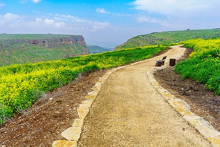 Arbel 山和 Nitay 山的景观视图天空国家土地岩石旅行农村踪迹爬坡公园圣地图片