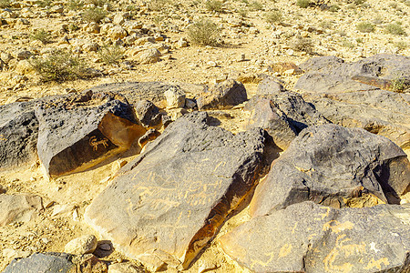 内盖夫沙漠Sde Boker附近古老的岩石雕刻考古旅行内盖夫砂岩绘画沙漠旅游岩石考古学石头图片