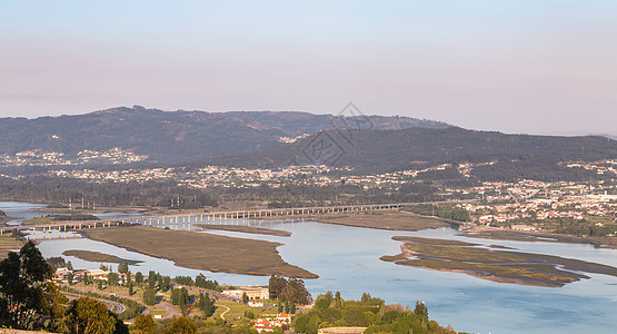 葡萄牙北部市空中视图避难所中心海滩地标蓝色海洋草地城堡历史艺术图片