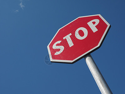 蓝色天空上的停止标记路标交通信号街道警告过境标志安全旅行蓝天图片