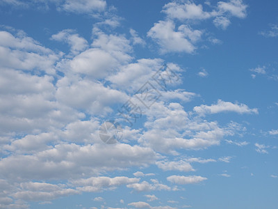 蓝色天空 有云彩背景天气蓝天空白白色图片