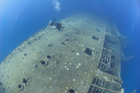 沉船的潜水员图片
