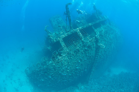 探索大船难的多样化勘探沉船破坏潜水船尾旅行货轮冒险蓝色潜水员图片