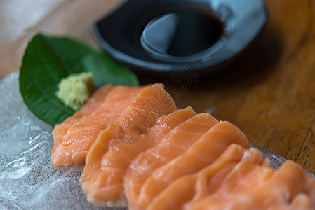 日本吃生鱼鲑鱼橙子萝卜服务鱼片午餐海鲜食物饮食寿司美食图片